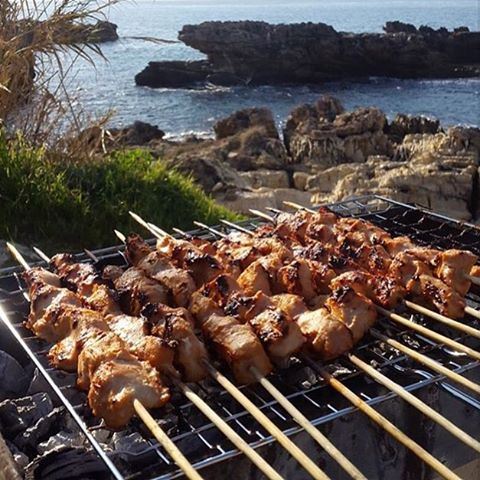 Take me back to summer weather & barbeques by the beach 🍢🌊☀️ Credits @60secondsofflames