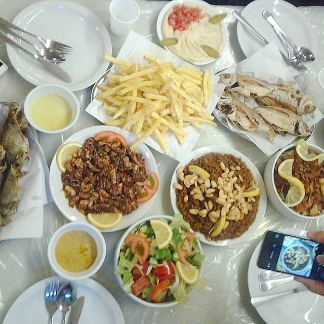 Talal ElMostafa restaurant for seafood in El Mina....fishfull choice!...