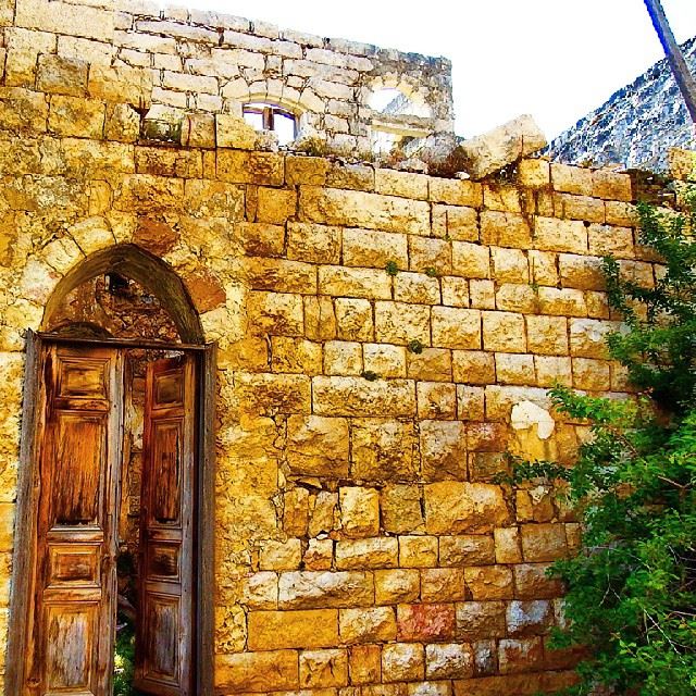  tannourine  livelovelebanon  livelovebeirut  livelovetannourine ...