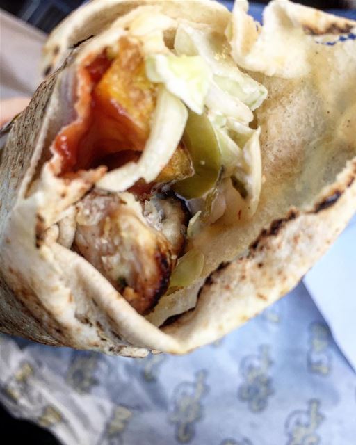  tawouk  lebanesefood  yum  yummy  like4like ... (Sandwich w noss)