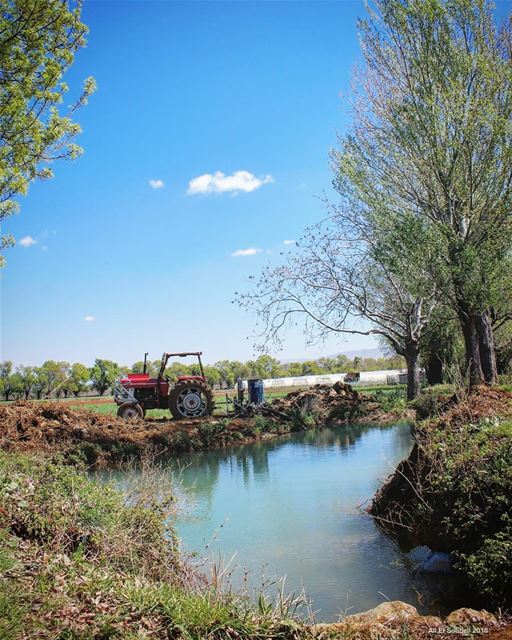  tb  bekaa  sky  tractor  trees  water  reflection   colorful ... (Bekaa Valley)