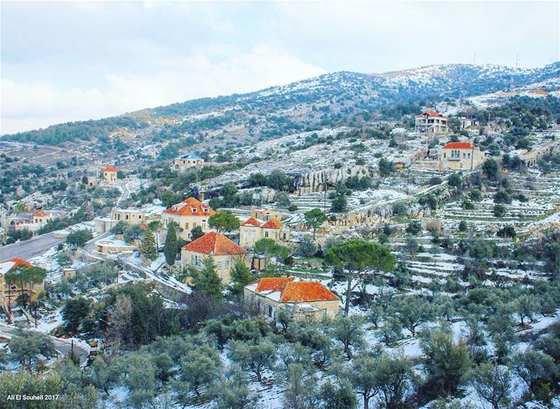  tb  hardine  old  lebanese  traditional  village  architecture  snow ... (Hardîne, Liban-Nord, Lebanon)