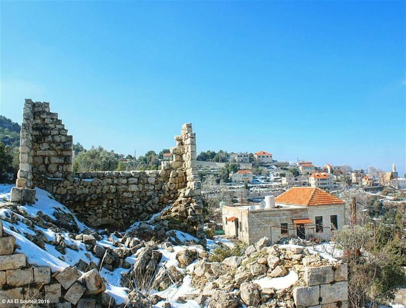  tb  hardine  old  lebanese   village  snow  traditional  houses  sky ... (Hardîne, Liban-Nord, Lebanon)