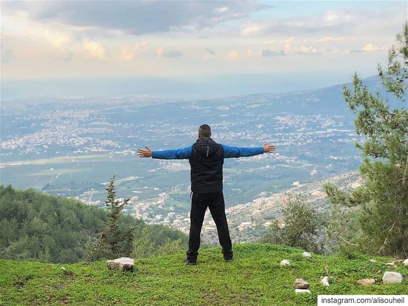  tb  hiking  northlebanon  nature  view  green  village  colorful ... (كرم المهر)