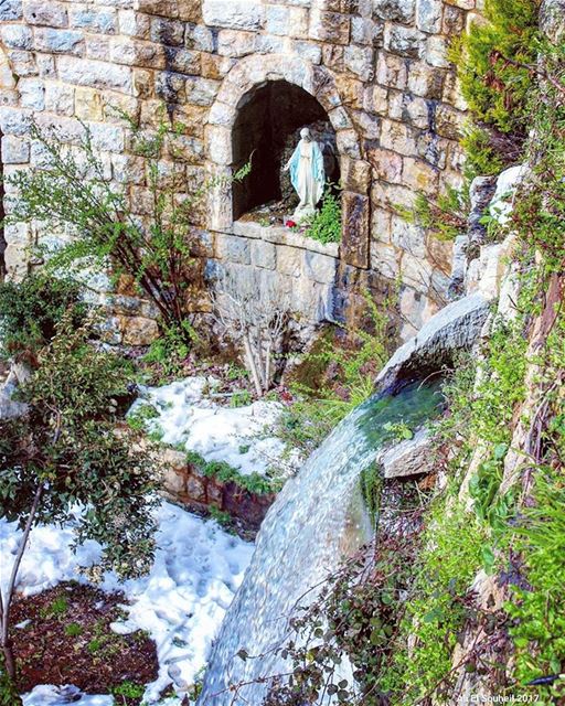  tb  jezzine  water  waterfall  river  snow  winter  mary  statue  ... (Jezzîne, Al Janub, Lebanon)