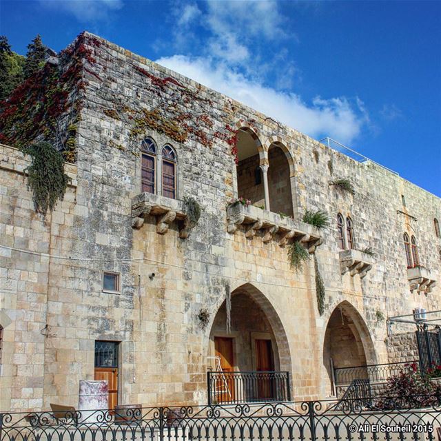  tb  lebanesehouse  lebanese  old  building  house  architecture  sky ... (Der El Amar)