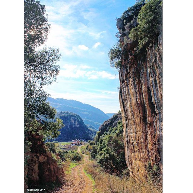  tb  mountains  kfarmatta  lebanon  mountlebanon  nature  old  house  road... (Kafr Mattá, Mont-Liban, Lebanon)