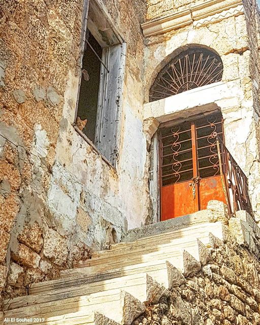  tb  old  house  lebanese  arch  traditional  southlebanon  cat  colorful ... (Tyre, Lebanon)