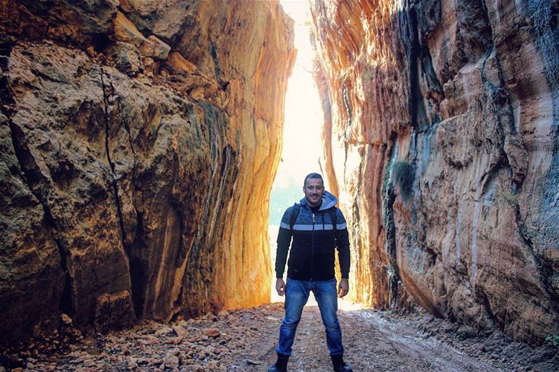  tb  sunday  hiking  rock  path  mountains  nature  mountlebanon  sun ... (Kfarmatta)