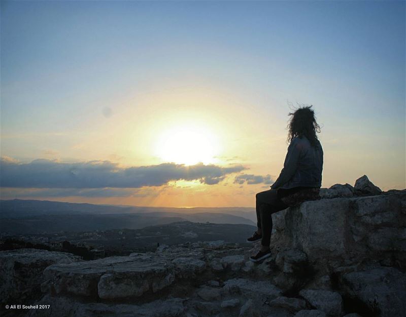  tb  sunset  beaufort  castle  southlebanon  lady  girl  mountains  sky ... (Beaufort Castle, Lebanon)