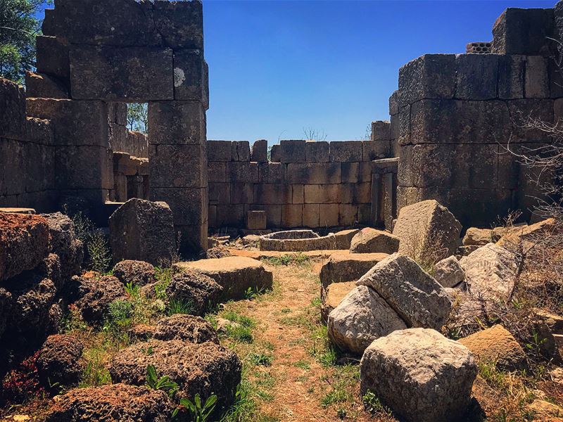 Temple of Atargatis (Deasura) 🧜🏼‍♀️.... temple  romans  history ... (Ruins Faqra Kfardebian)