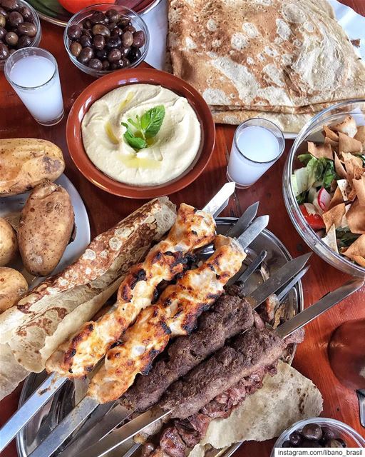🇱🇧🇧🇷 Tenham um ótimo fim de semana! Foto de @travelingwiththyme.⠀⠀⠀⠀⠀⠀ (Jalset al erzal)