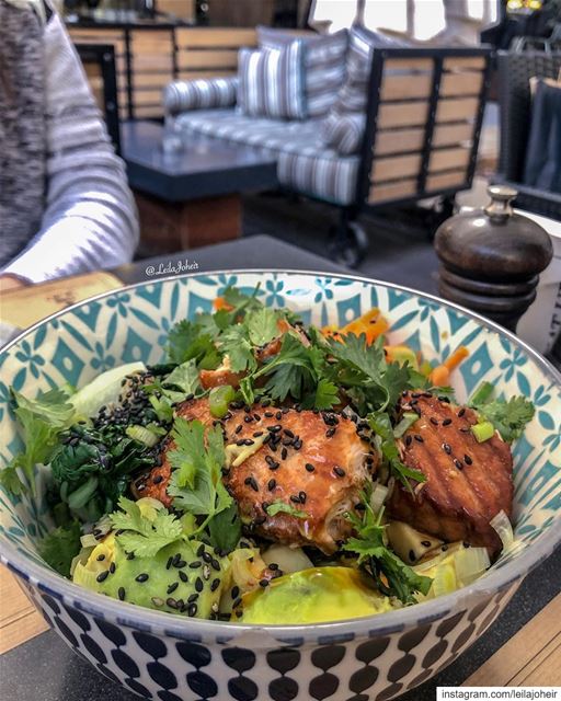 Teriyaki salmon bowl 🐟  teriyakisalmon  foodie  salmon  teriyaki  avocado... (Deli.co)