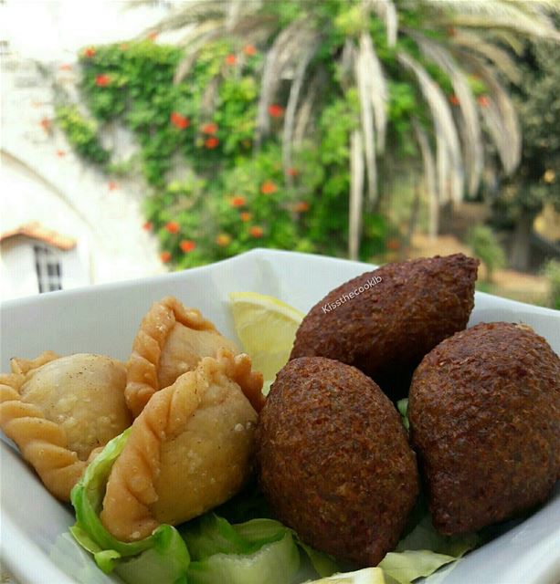 Teta's hot mezza's are the best 👌 kissthecooklb  lebanesecuisine ... (Bechmezzîne, Liban-Nord, Lebanon)