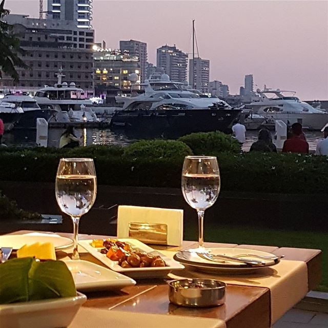 Tête à tête ...  ig_respect  ig_lebanon  insta_lebanon  instaamici ... (Zaitunay Bay)