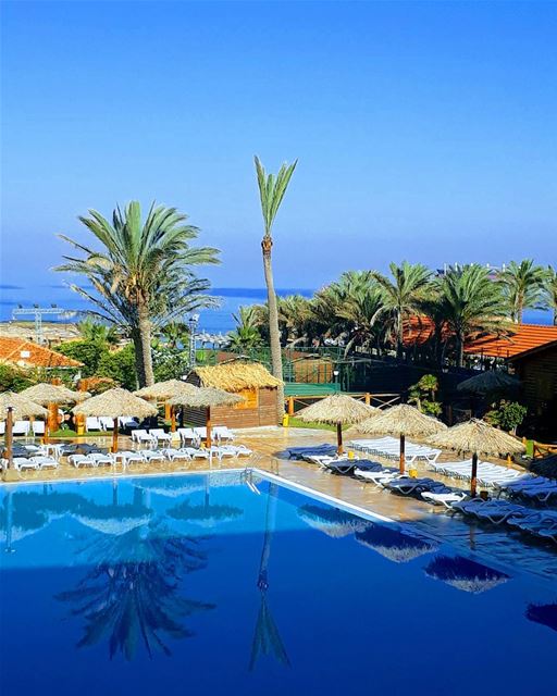  TGIF  happyfriday let the  weekend begin!! 💙🌞 sawaryresort  batroun ... (Batroûn)