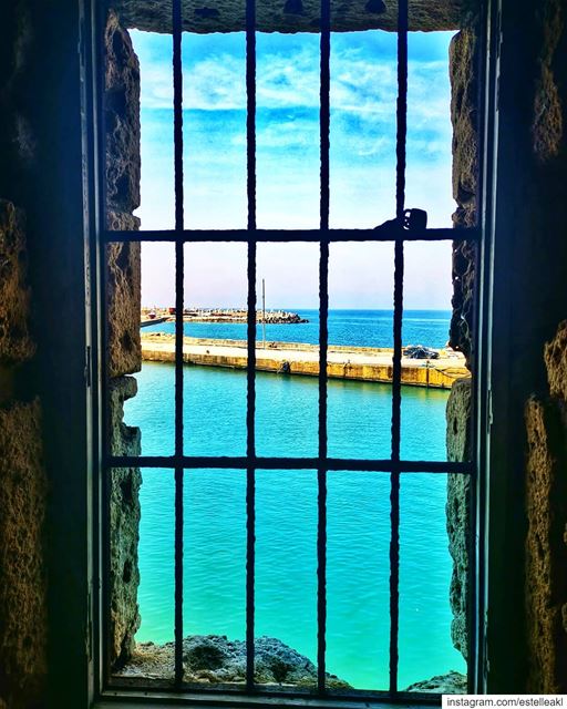 That feeling you get when your mom tells you not to touch the cake she... (Sidon Sea Castle)