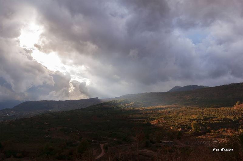 That light 😍••• NIKOND90  NIKONDSLR  NIKONDX  NIKONPHOTOGRAPHY ... (El Laklouk, Mont-Liban, Lebanon)