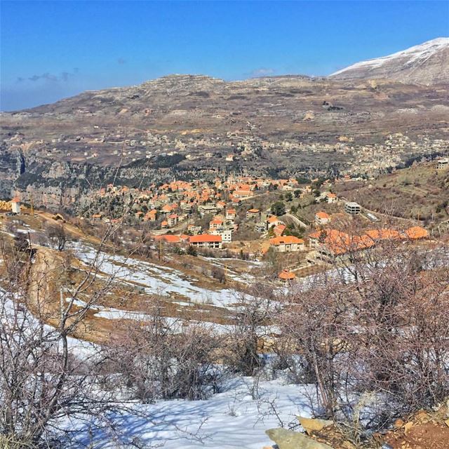 That’s how a typical  Lebanese  village looks like in winter ❄️🏡🏠🏘❄️... (Hasroun)
