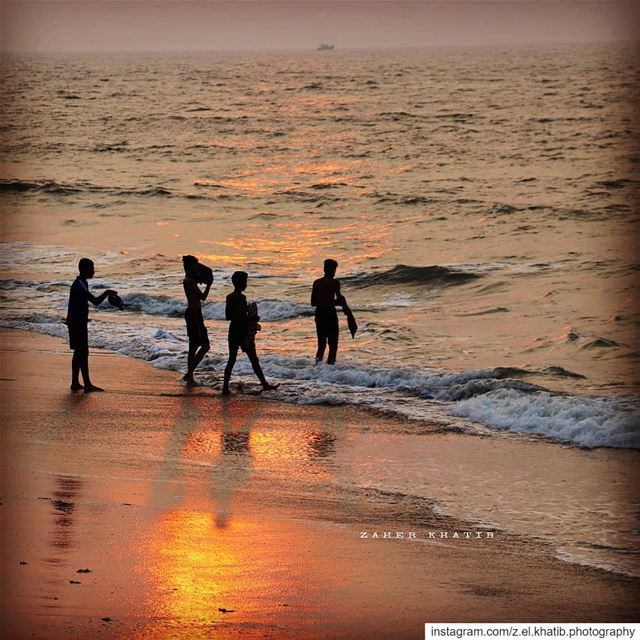 The art of being happy lies in the power of extracting happiness from... (Kochi, India)