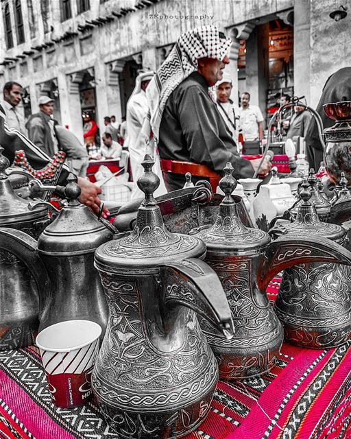 The Auction at the Souk.. * amazing_qatar  qatarism  bw_splash ... (Souq Waqif)