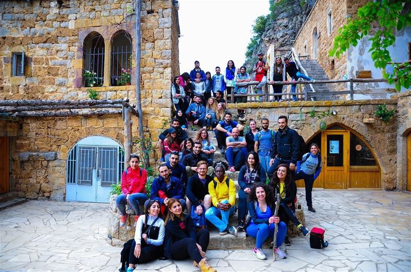 The beautiful hikers chilling💆🏻‍♂️🍃! Our second hike was beyond amazing... (Ouâdi Qannoûbîne, Liban-Nord, Lebanon)