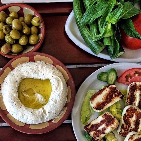 The best Lebanese breakfast ❤️☀️ Credits to @cen03fit