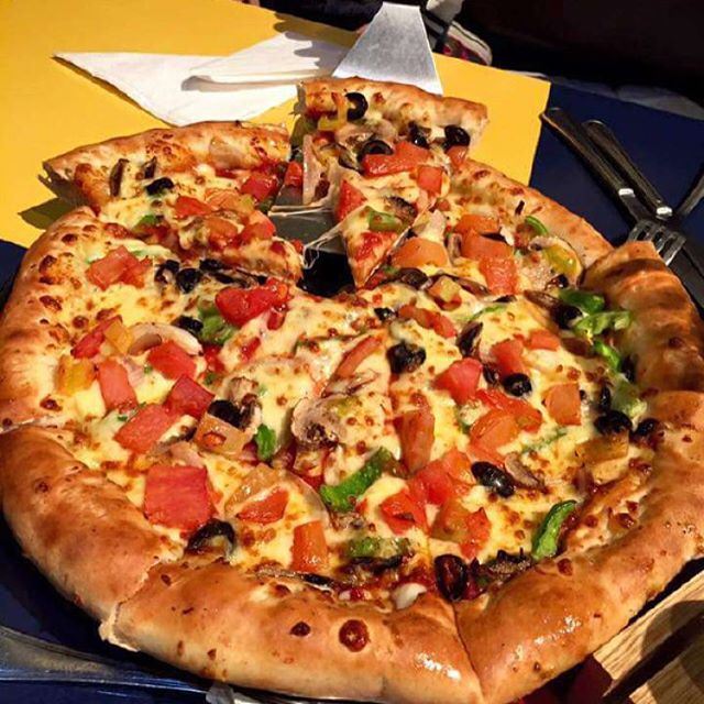 The biggest lie I tell myself is, I'm only going to eat one slice of pizza 😜😢😋🙈🙊🙀 🙀  (Napoli Pizza Jbeil)