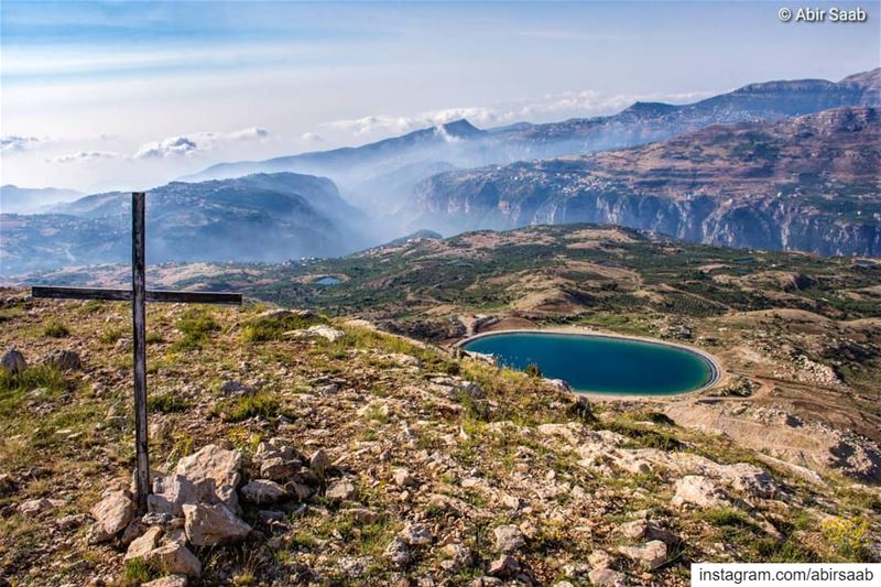 The breathtaking view from the top of @hadatheljebbeh mountain! ...... (Hadath Al Jubbah, Liban-Nord, Lebanon)