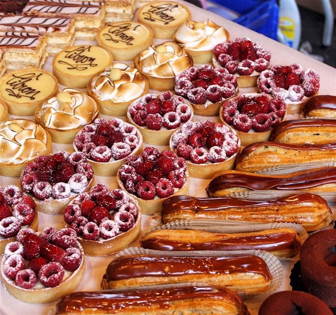 The colourful mouthwatering kind of goodies you find at Borough Market 🍫😍 (Borough Market)