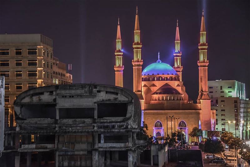 The dance between darkness and light 🇱🇧🇱🇧.... lebanon  beirut ...