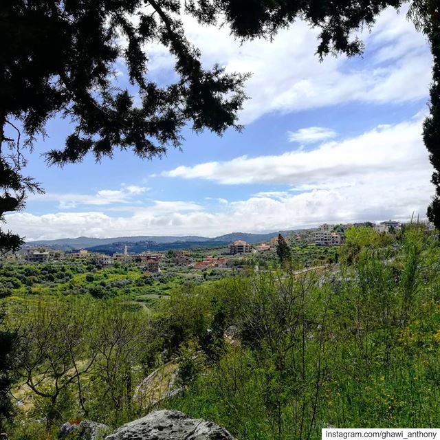 The Eid frame🌿Eid Mubarak to all my muslim friends🙏💚... (Qana, Lebanon)