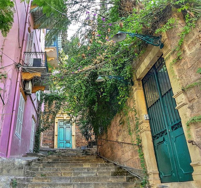 The Empire of Sursock 💚💜 Последний день сентября на дворе, а я ни разу не (Beirut, Lebanon)