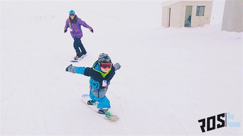 The family that boards together stays together 👪🏂. nofear ... (Mzaar Kfardebian Ski Resort)