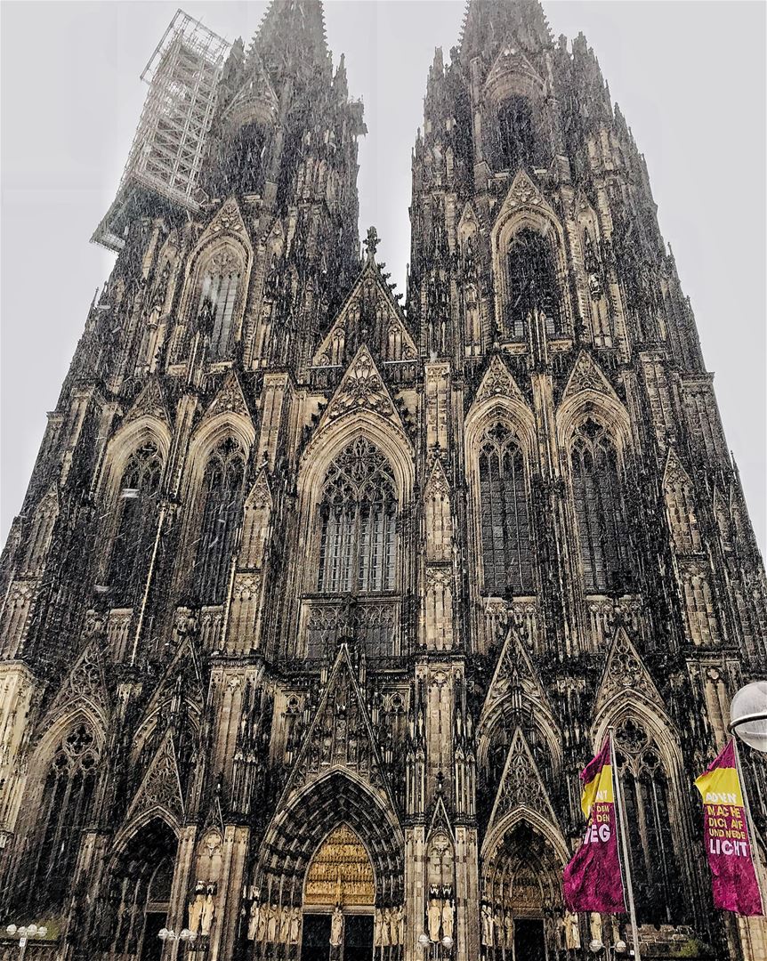 The famous Cologne Cathedral, Germany’s most visited landmark........ (Cologne, Germany)