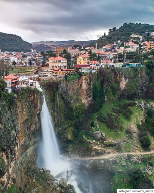 The famous waterfall 😍... Jezzine  waterfall  drone  dji  drones ... (Jezzîne, Al Janub, Lebanon)
