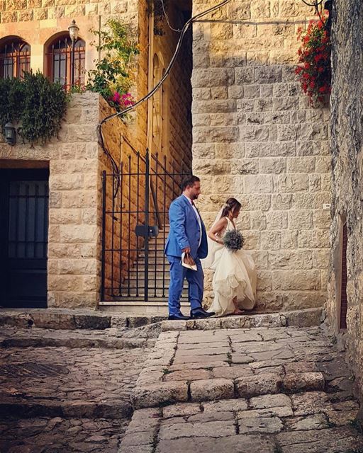 The first step🤴👰 wedding  bride  coupleinlove  instalove  instafashion ... (Dayr Al Qamar, Mont-Liban, Lebanon)