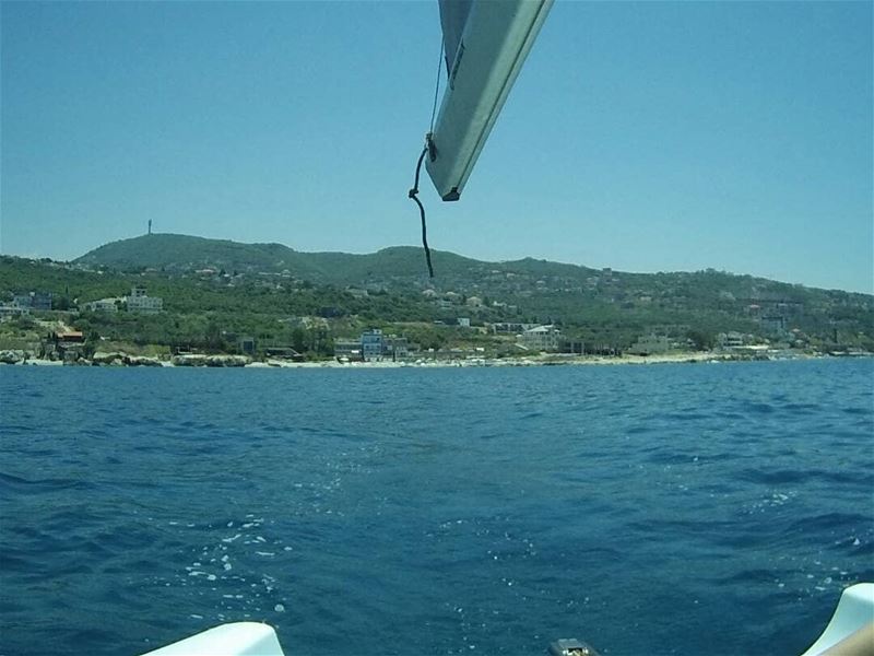 The gap between ship and shore... sailing  goexplore  mediterraneansea... (Al Fidar, Mont-Liban, Lebanon)