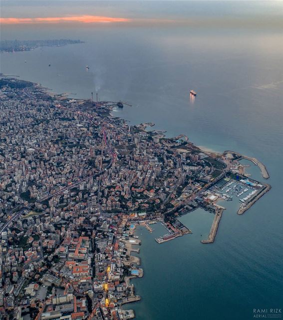 The Last Sunset Of 2017! 🌇. Happy New Year ❤️✨🎉..  lebanon  jounieh... (جونية - Jounieh)
