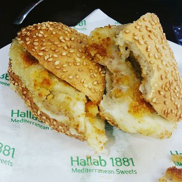 The Lebanese know cheese in fact i can't think of any cuisine or meal that uses cheese and taste better than Knefeh !!! (قصر الحلو حلاب 1881، Hallab 1881)