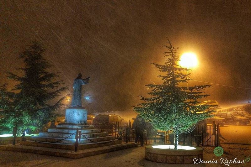 The lights are turned way down lowLet it snow, let it snow, let it snow 🌨 (Annâya, Mont-Liban, Lebanon)