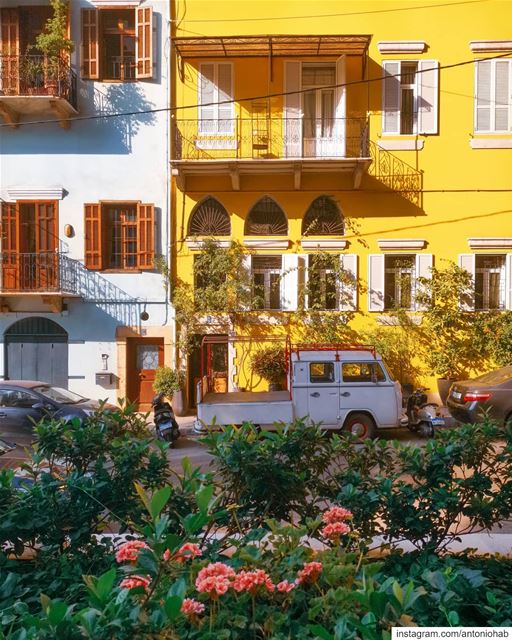 The little streets of Beirut 💚💛💙 (Beirut, Lebanon)