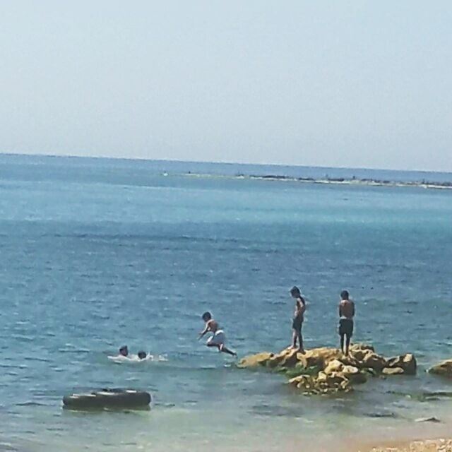 The little swimmers 🌊🌊🌊  LiveLoveWeekends  Tripoli  TripoliLB  Lebanon ... (Tripoli, Lebanon)