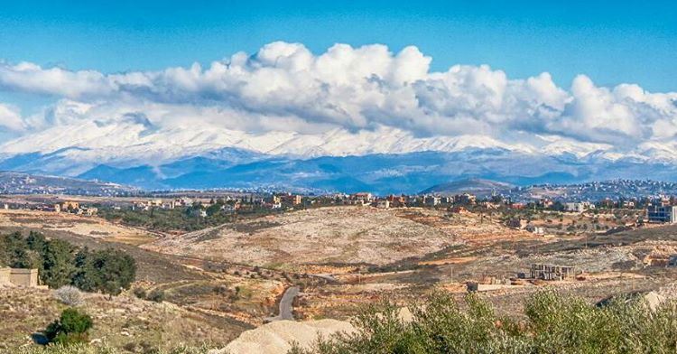 The mighty Jabal el Cheikh embrassed by the cloudslebanoninapicture... (Jabal El Cheikh)