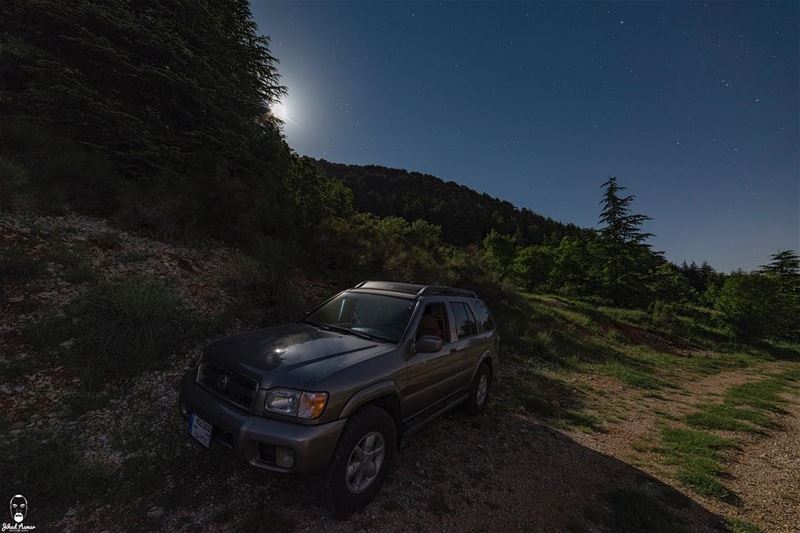 The Moon rise over my Pathfinder @pathfinder_qx4 @nissan.pathfinder @livelo