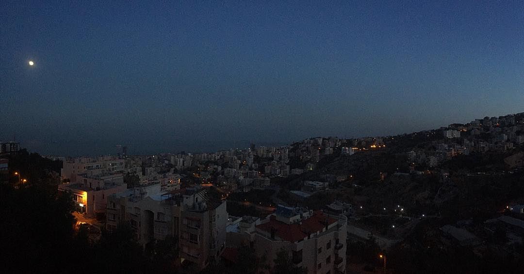 The moon 🌝 waiting for the sunrise 🌞 Wishing you a wonderful Friday 💚... (Bsalim, Beirut)