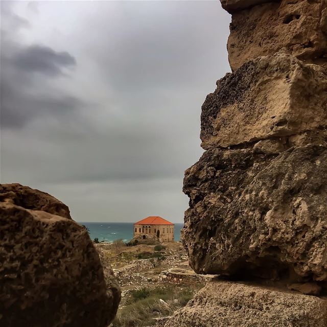 The most photographed  oldhouse of Lebanon, guarded by  oldstones  history...