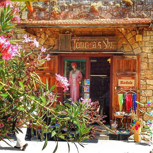 "The old city of Byblos shelters a souk (market in Arabic) extremely popular for its souvenirs and antiques.