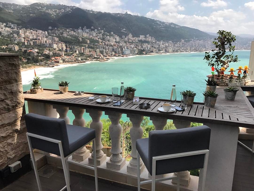 The paradise. lebanon jounieh montane beach balcon coffee cigar relax view... (Joünié)