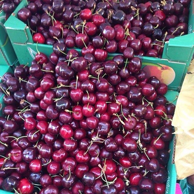 The perfect after lunch treat ❤️🍒 It's finally cherry season!! 😍 lebanoneats